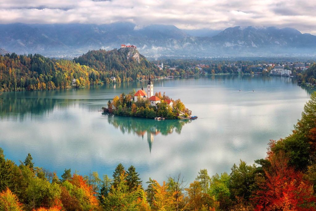 2. Lake Bled is perfect to get married in any season