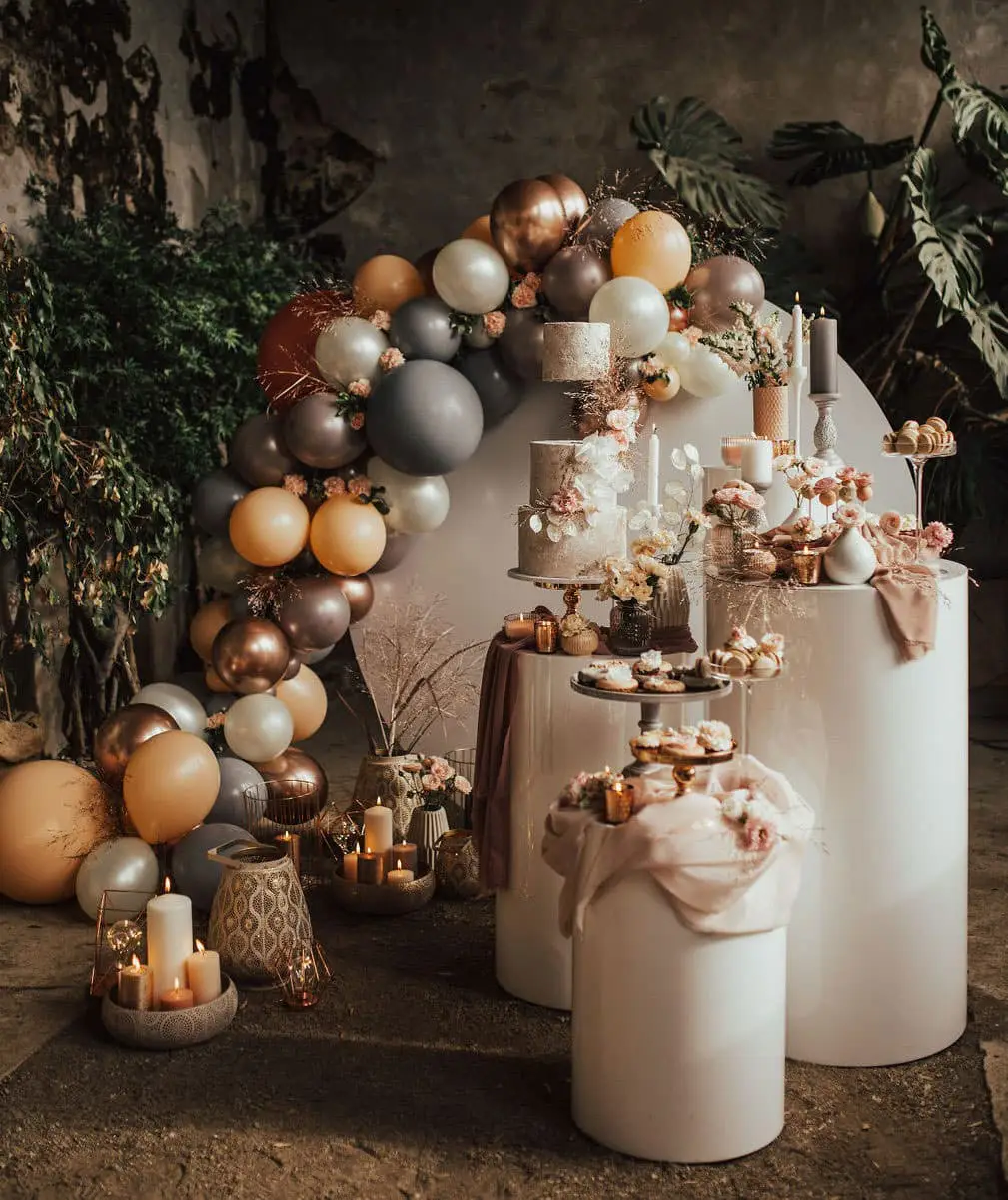 Wedding cake & dessert corner